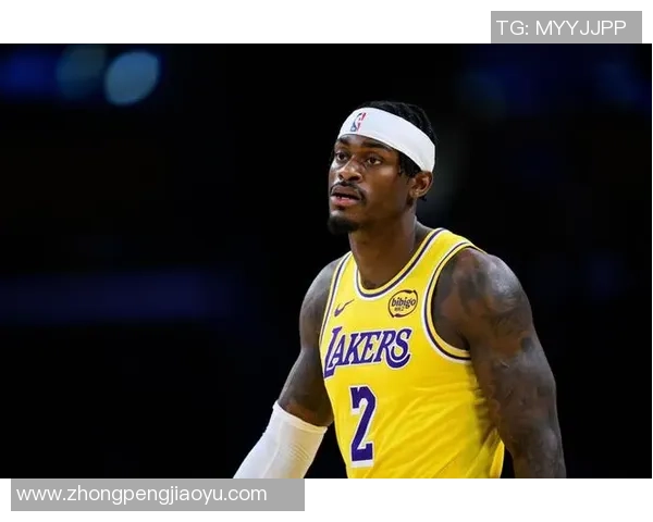 范德比尔特强调下半场开局关键提醒首发球员提前回场热身准备 范德比尔特强调下半场开局关键提醒首发球员提前回场热身准备